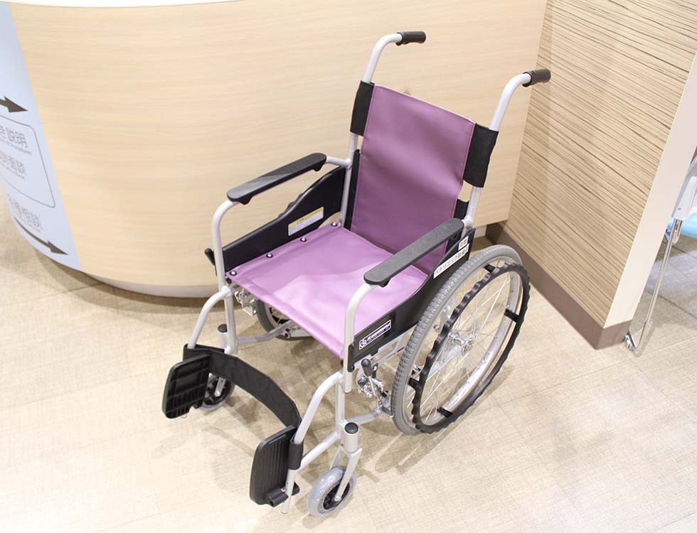 パナソニック松愛会様のご意向により、車椅子をご寄贈いただきました。